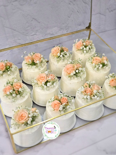 مینی کیک خواستگاری و بله برون ۱۲ عددی تم گلبهی